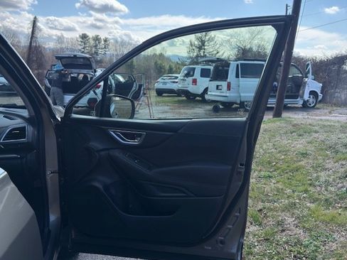Used 2019 Subaru Forester Premium image 13