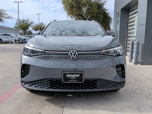 Used 2023 Volkswagen ID.4 Pro image 3