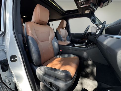 Used 2024 Lexus GX 550 w/ Accessory Package (Z1) AWD/4WD image 25