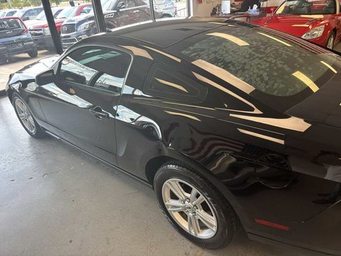 Used 2010 Ford Mustang Coupe RWD image 12