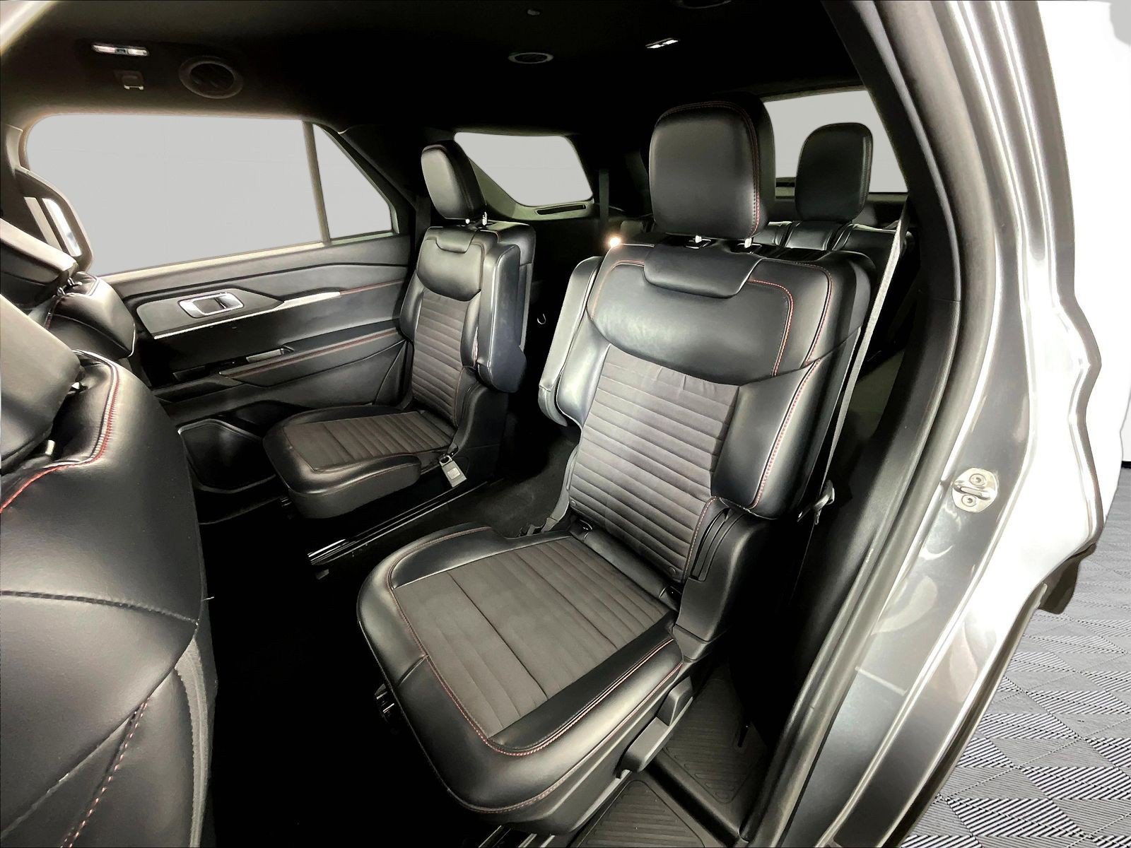 Used 2025 Ford Explorer ST-Line AWD/4WD image 23