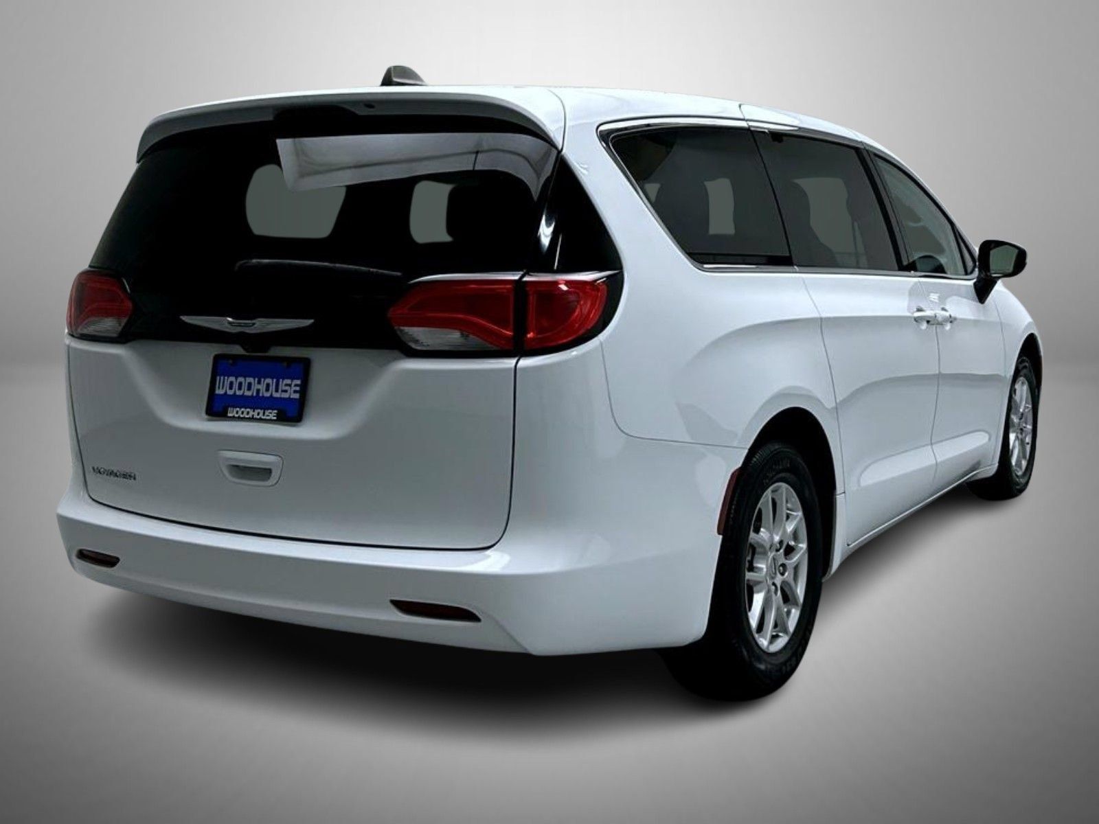Used 2023 Chrysler Voyager LX FWD image 5
