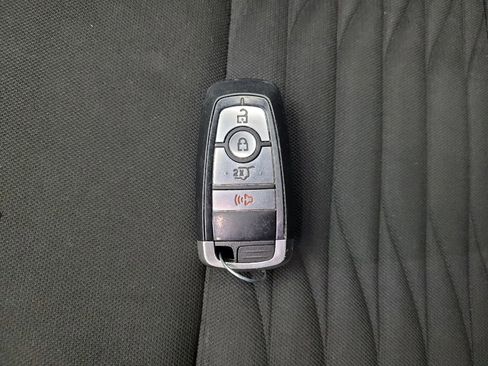 Used 2020 Ford Explorer XLT AWD/4WD image 32