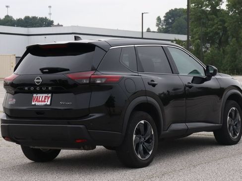 Used 2024 Nissan Rogue SV AWD/4WD image 9
