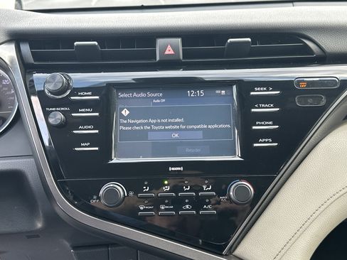 Used 2020 Toyota Camry LE image 24