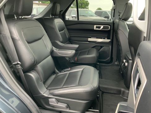 Used 2022 Ford Explorer XLT w/ Equipment Group 202A AWD/4WD image 65