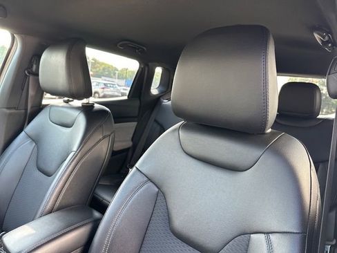 Used 2024 Jeep Compass Latitude image 16