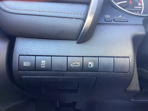 Used 2018 Toyota Camry LE w/ Convenience Package image 20