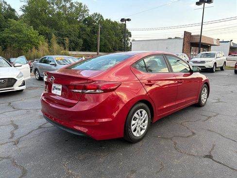 Used 2018 Hyundai Elantra SE w/ Cargo Package FWD image 6