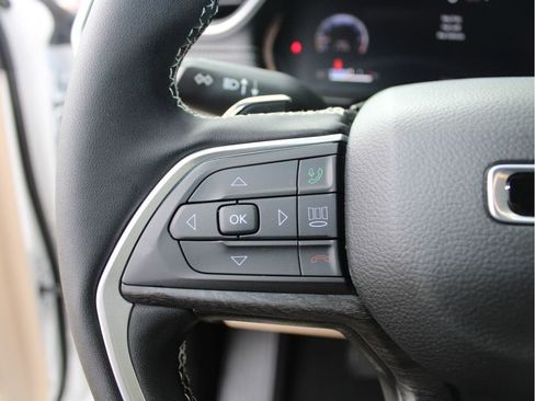 New 2025 Jeep Grand Cherokee Limited image 13