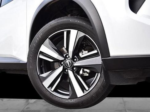 Certified 2024 Nissan Rogue SL image 3