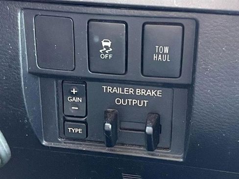 Used 2016 Toyota Tundra SR5 w/ SR5 Upgrade Package image 29