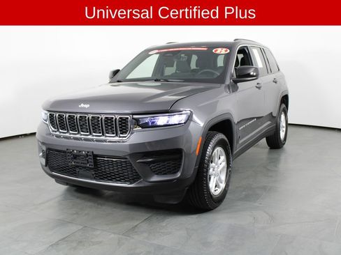 Used 2025 Jeep Grand Cherokee Laredo AWD/4WD image 2