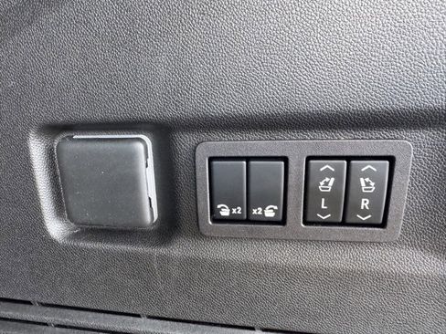 Used 2024 Chevrolet Suburban High Country image 36