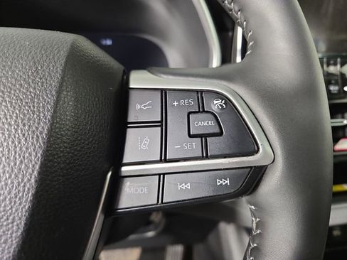 Used 2024 Toyota Highlander Limited image 24