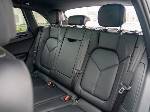 Used 2025 Porsche Macan image 24