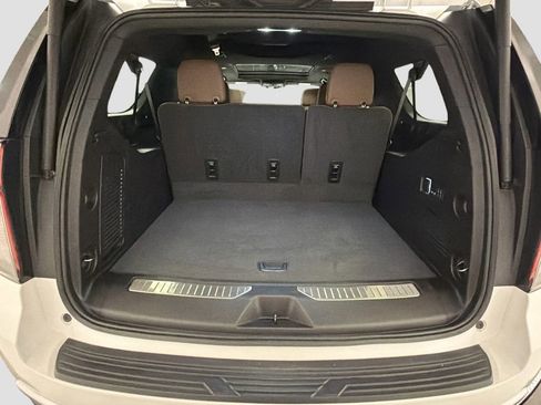 Used 2023 Chevrolet Suburban High Country AWD/4WD image 31
