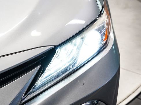 Used 2022 Toyota Camry XLE FWD image 7