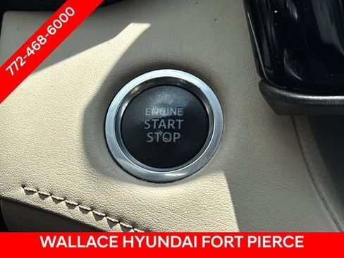 Used 2020 Toyota Highlander XLE FWD image 25