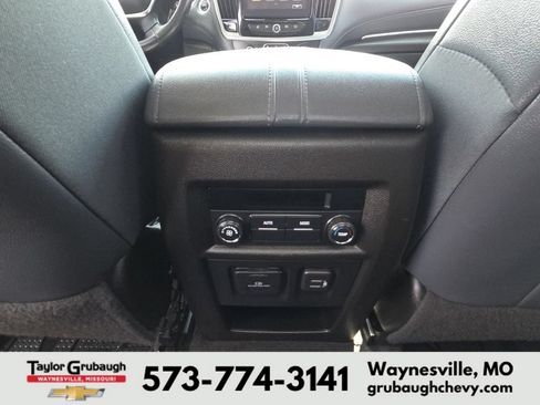 Used 2018 Chevrolet Traverse LT FWD image 32