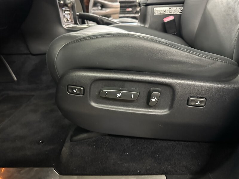 Used 2011 Lexus LX 570 4WD w/ Luxury Pkg image 38