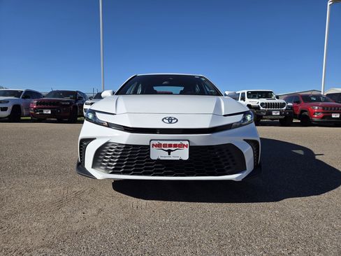 Used 2025 Toyota Camry SE image 2