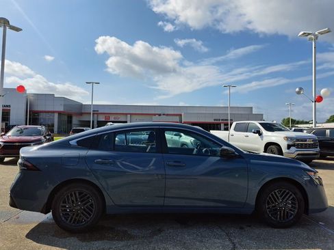 Used 2026 Nissan Sentra SV w/ Floor Mat Package FWD image 4
