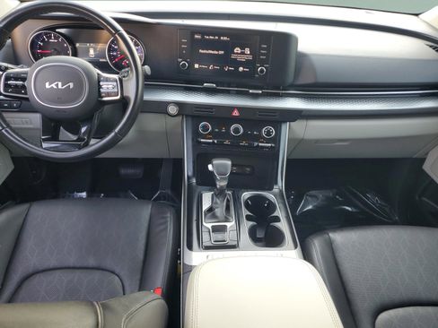 Certified 2024 Kia Carnival LX image 13