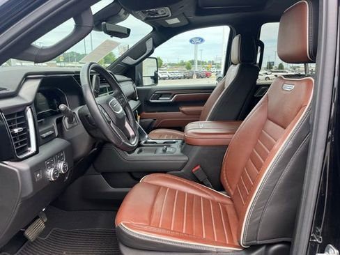 Used 2024 GMC Sierra 3500 Denali Ultimate AWD/4WD image 5