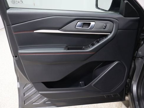 Used 2025 Ford Explorer ST-Line w/ ST-Line Street Pack image 12