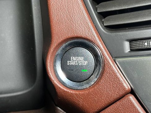 Used 2018 Chevrolet Tahoe Premier AWD/4WD image 35