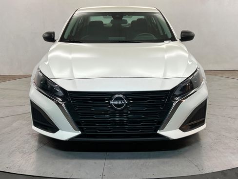 Used 2024 Nissan Altima 2.5 SV image 9