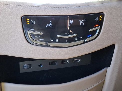 Used 2020 Cadillac Escalade Platinum image 12