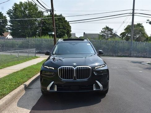 Used 2025 BMW X7 xDrive40i AWD/4WD image 2