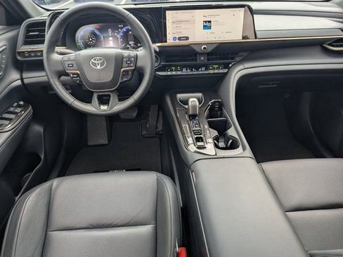 Used 2025 Toyota Crown Signia AWD/4WD image 19