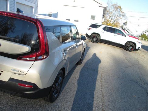 Used 2020 Kia Soul EX image 8