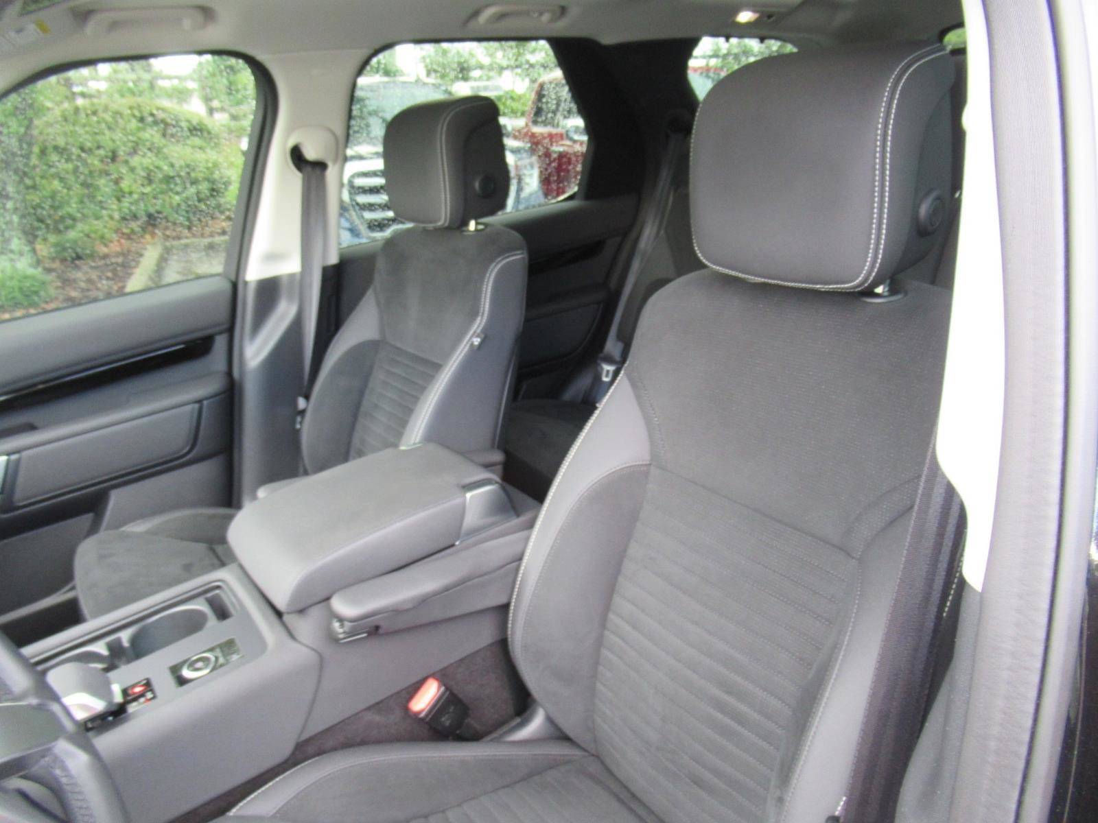 Used 2024 Land Rover Discovery S AWD/4WD image 18
