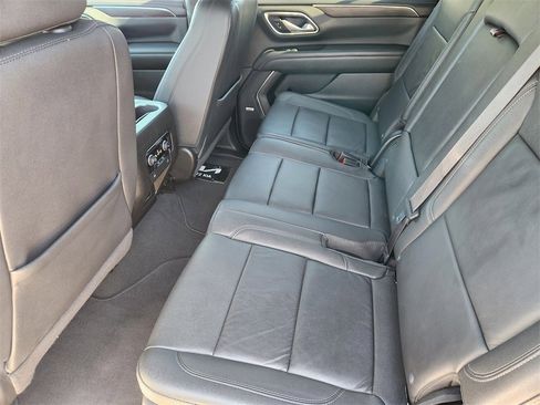 Used 2024 Chevrolet Suburban LT image 30