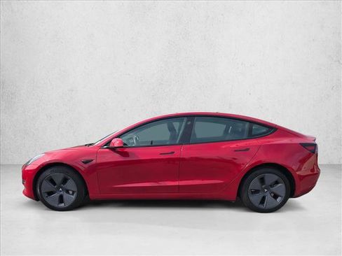 Used 2023 Tesla Model 3 Standard Range image 9