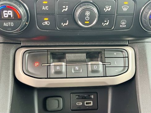 Used 2021 GMC Acadia Denali w/ Denali Technology Package image 17