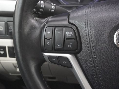 Used 2019 Toyota Highlander Limited FWD image 24