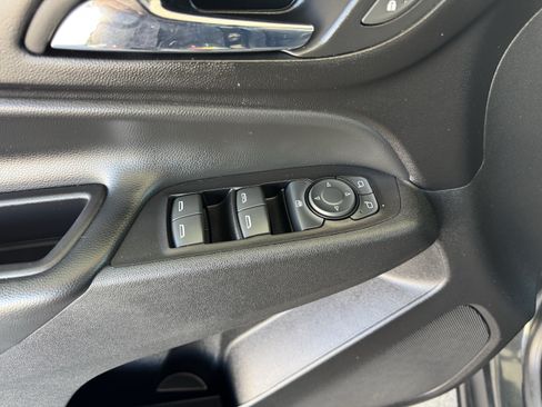 Certified 2018 Chevrolet Equinox LT FWD image 10