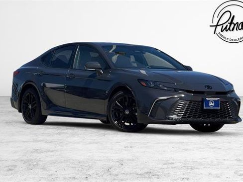 Used 2025 Toyota Camry SE w/ Convenience Package FWD image 1