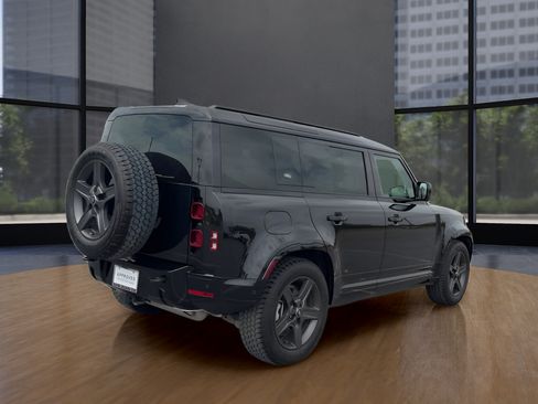 Used 2024 Land Rover Defender 110 X-Dynamic SE AWD/4WD image 5
