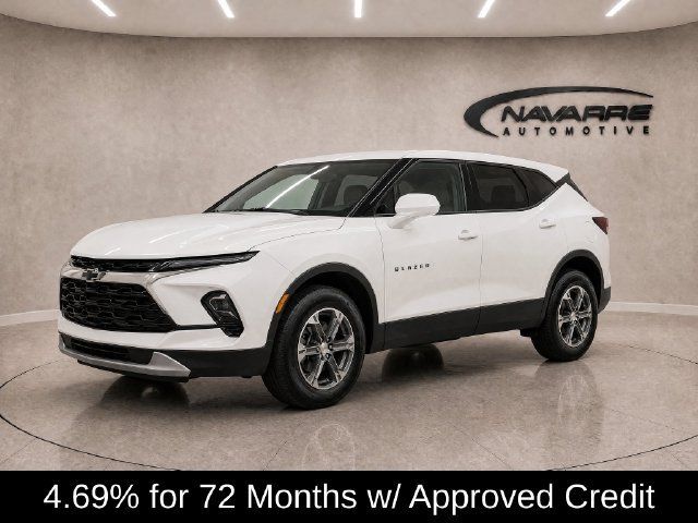 Used 2025 Chevrolet Blazer LT AWD/4WD image 3