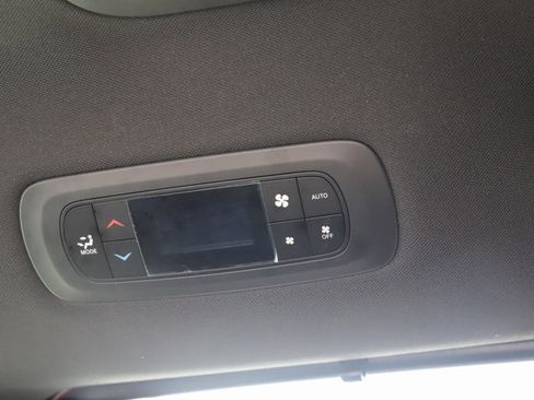 Used 2020 Chrysler Pacifica Touring-L w/ Advanced Safetytec Group image 22