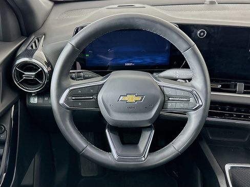 Used 2025 Chevrolet Equinox LT image 18