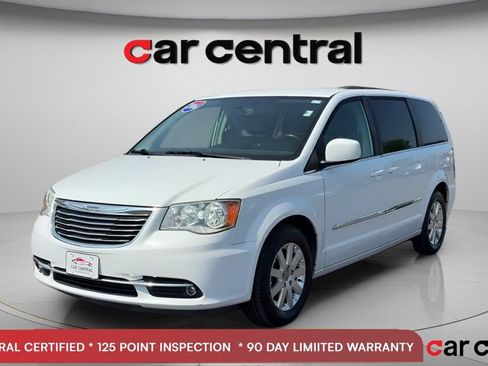 Used 2016 Chrysler Town & Country Touring FWD image 1