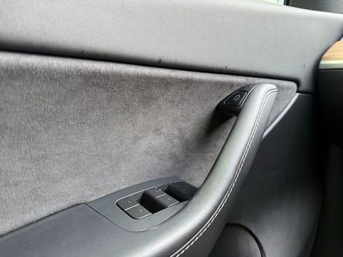 Used 2021 Tesla Model Y Long Range image 11