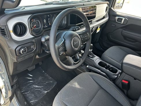 New 2025 Jeep Gladiator Sport image 15